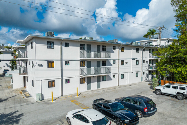 Courtyards of the Grove in Miami, FL - Building Photo - Building Photo