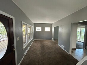 4864 E 84th St in Garfield Heights, OH - Foto de edificio - Building Photo