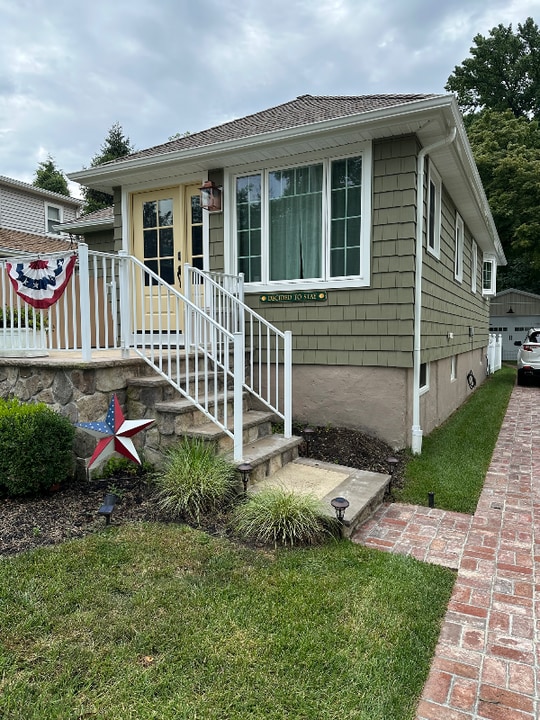 68 Monroe Ave in Shrewsbury, NJ - Building Photo