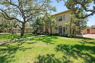 1207 Lakeway Dr in Lakeway, TX - Building Photo - Building Photo
