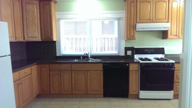 915 Grand Ave in South San Francisco, CA - Building Photo - Building Photo