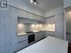 6-306 Steckley House Ln in Richmond Hill, ON - Building Photo - Building Photo