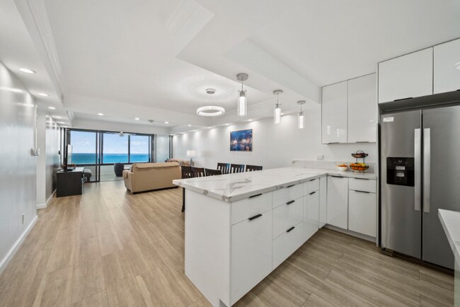 1600 Ala Moana Blvd in Honolulu, HI - Building Photo - Building Photo