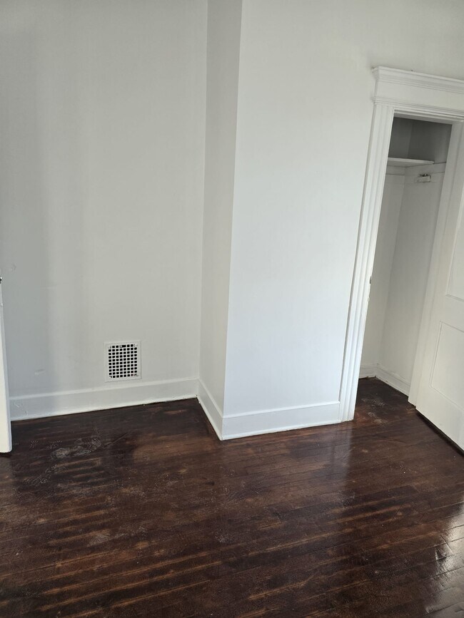 23 Cleveland Ave, Unit 2nd Floor in Bridgeport, CT - Building Photo - Building Photo