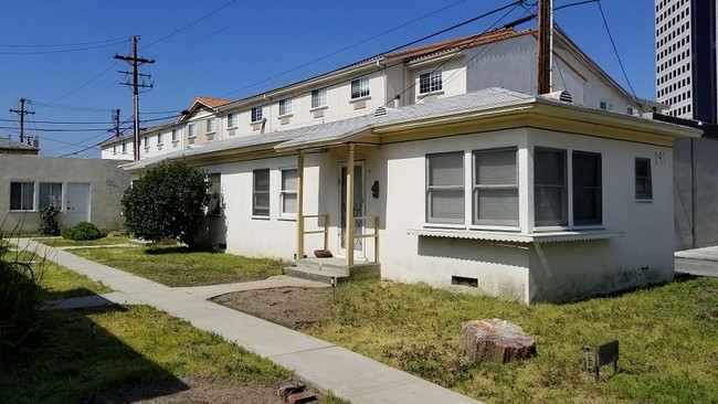 Thomas Terrace in Burbank, CA - Building Photo - Building Photo