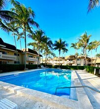 14500 SW 88th Ave, Unit 205 in Miami, FL - Foto de edificio - Building Photo