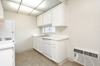 Pine Terrace Apartments in Concord, CA - Foto de edificio - Interior Photo