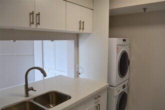 80 S Shore Dr in Miami Beach, FL - Building Photo - Building Photo