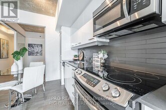 630-630 Queen St E in Toronto, ON - Building Photo - Building Photo