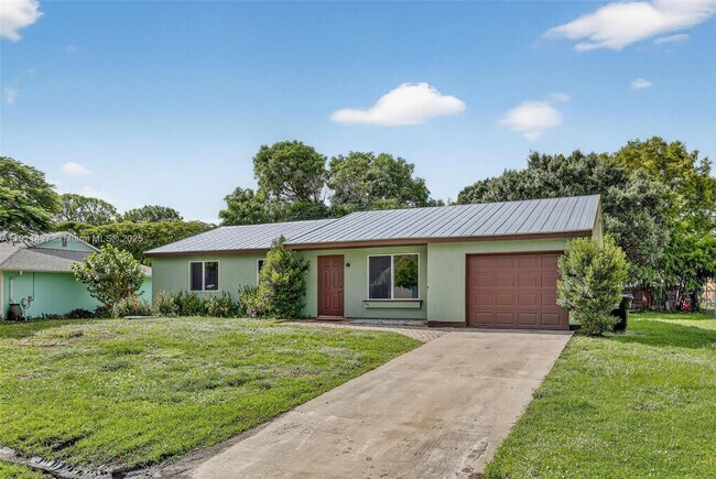 2252 SE Aneci St in Port St. Lucie, FL - Building Photo - Building Photo