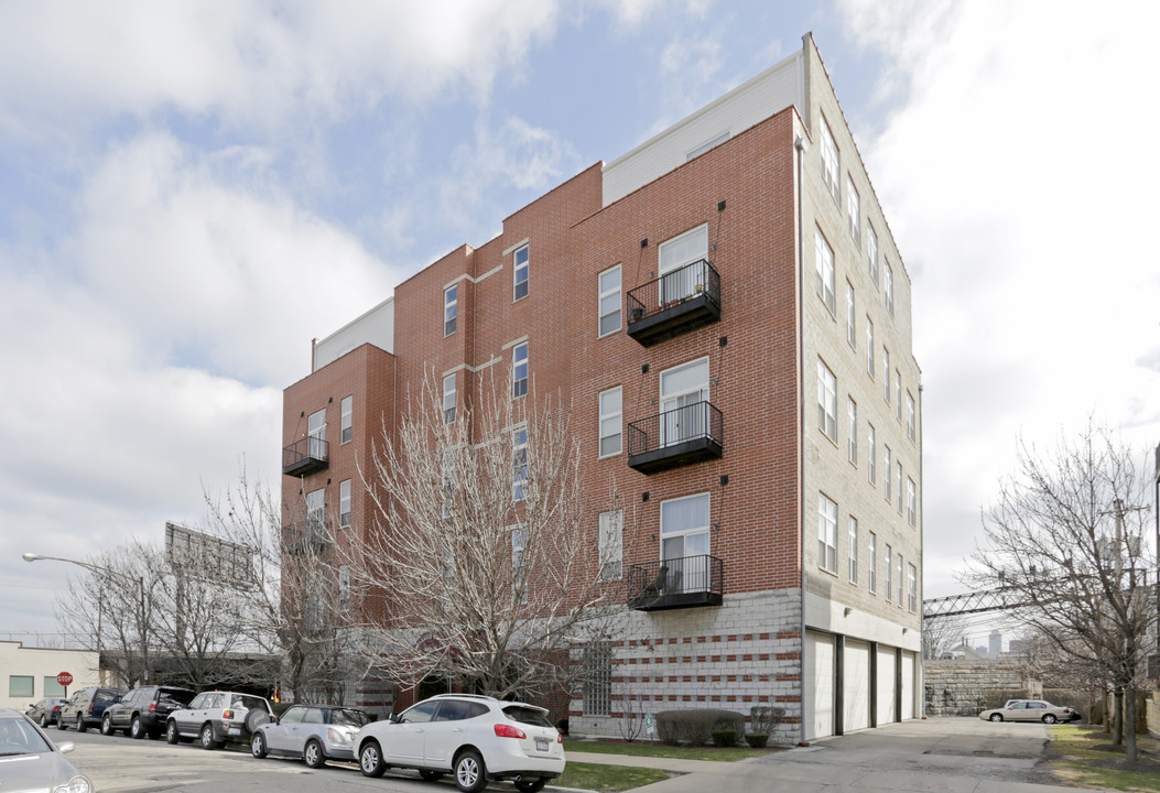 Willard Court Condominiums in Chicago, IL - Building Photo