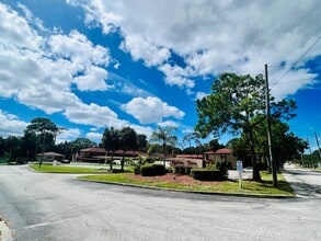Cypress Place Apartments in Tarpon Springs, FL - Foto de edificio - Building Photo