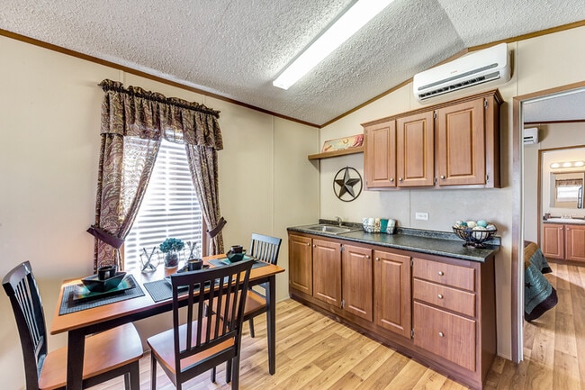 3511 Christoval Rd in San Angelo, TX - Foto de edificio - Building Photo