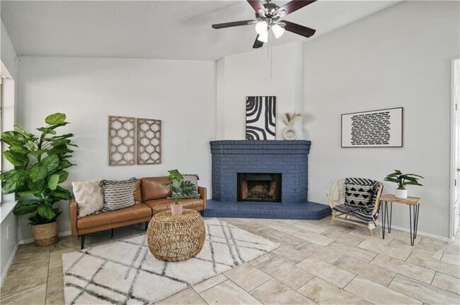 517-519 Greenlawn Blvd in Round Rock, TX - Building Photo - Building Photo