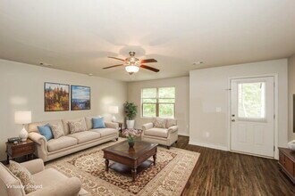 6372 Avery St SW in Covington, GA - Foto de edificio - Building Photo