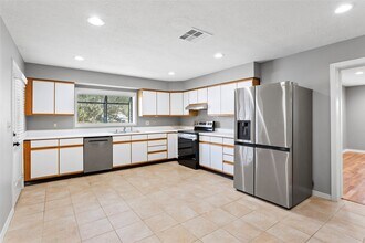 302 S Hardie St in Alvin, TX - Building Photo - Building Photo