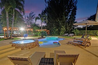 5100 NW 76th Pl in Pompano Beach, FL - Foto de edificio - Building Photo