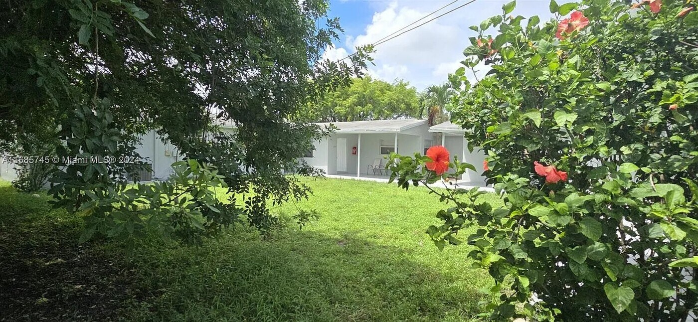 2632 NW 18th Ter, Unit 2638 in Oakland Park, FL - Building Photo