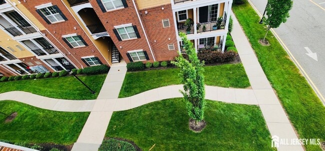 542 E Celebration Way in South Plainfield, NJ - Building Photo - Building Photo