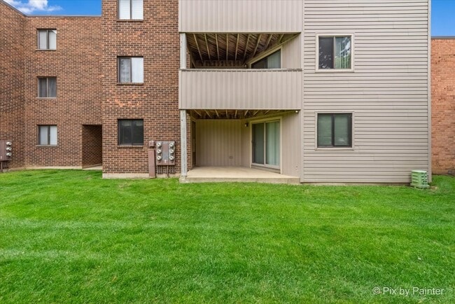 1850 W Highland Ave in Elgin, IL - Building Photo - Building Photo
