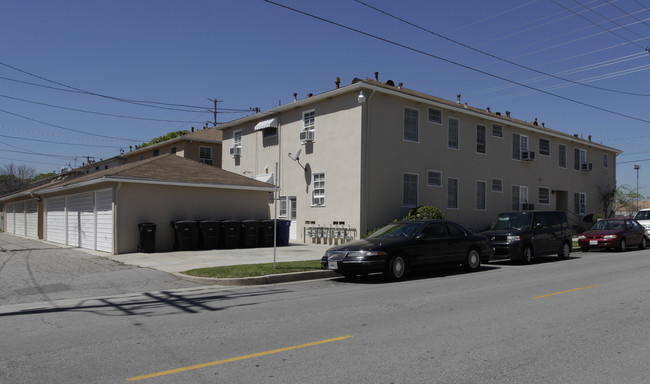 1900 W Verdugo Ave in Burbank, CA - Building Photo - Building Photo