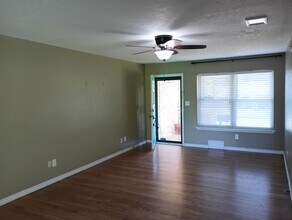 833 E Towry Dr in Midwest City, OK - Foto de edificio - Building Photo