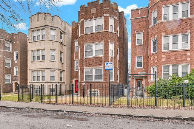 8042 S Champlain Ave in Chicago, IL - Building Photo - Building Photo