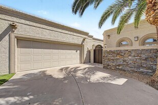 8407 E Del Camino Dr in Scottsdale, AZ - Building Photo