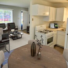 West View Apartments in Milwaukee, WI - Building Photo - Interior Photo