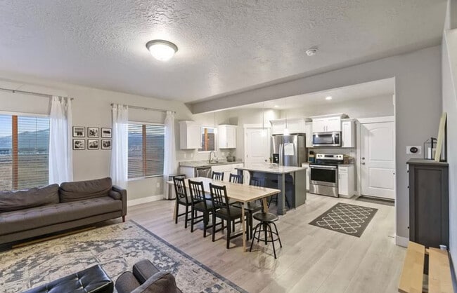 property at 8620 N Cottonwood Aly