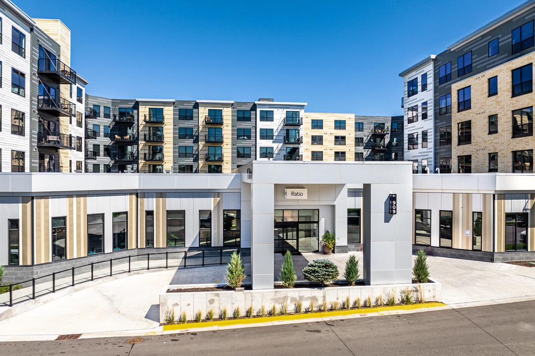 Ratio in Columbia Heights, MN - Foto de edificio