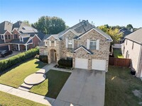 529 Salisbury Dr in Grand Prairie, TX - Foto de edificio - Building Photo