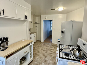 1320 S Beverly Glen Blvd in Los Angeles, CA - Building Photo - Building Photo