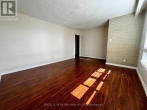 135 Luxury Ave in Bradford West Gwillimbury, ON - Building Photo - Building Photo