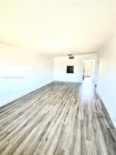 2810 NE 201st Terrace in Miami, FL - Building Photo - Building Photo