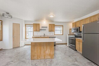 1923 S Menlo Ave in Sioux Falls, SD - Building Photo - Building Photo