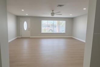 4201 14th Way NE in St. Petersburg, FL - Building Photo - Building Photo