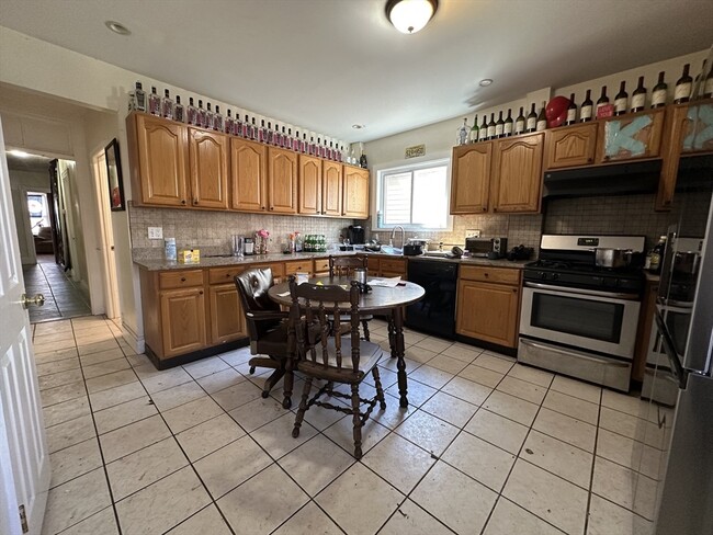 5 Kendall St, Unit 1 in Brookline, MA - Building Photo - Building Photo