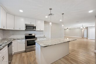 310 Hamlin Ave in Satellite Beach, FL - Building Photo - Building Photo