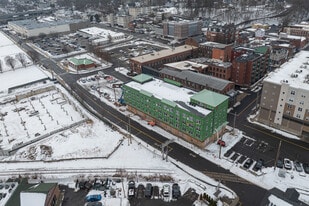 113 Canal St W in Shelton, CT - Building Photo