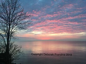 610 Riverside Dr in Niagara Falls, NY - Building Photo