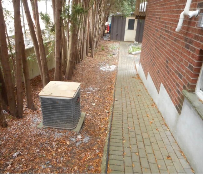 107 Emma St in Guelph, ON - Building Photo - Building Photo