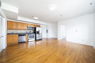 528 47th St in Union City, NJ - Building Photo - Building Photo