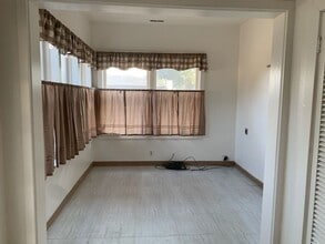 943 W Grand Ave in Porterville, CA - Building Photo - Building Photo