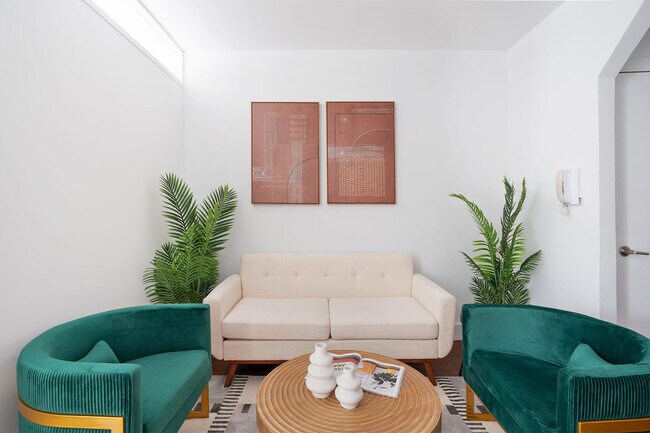 444 W 48th St in New York, NY - Building Photo - Building Photo