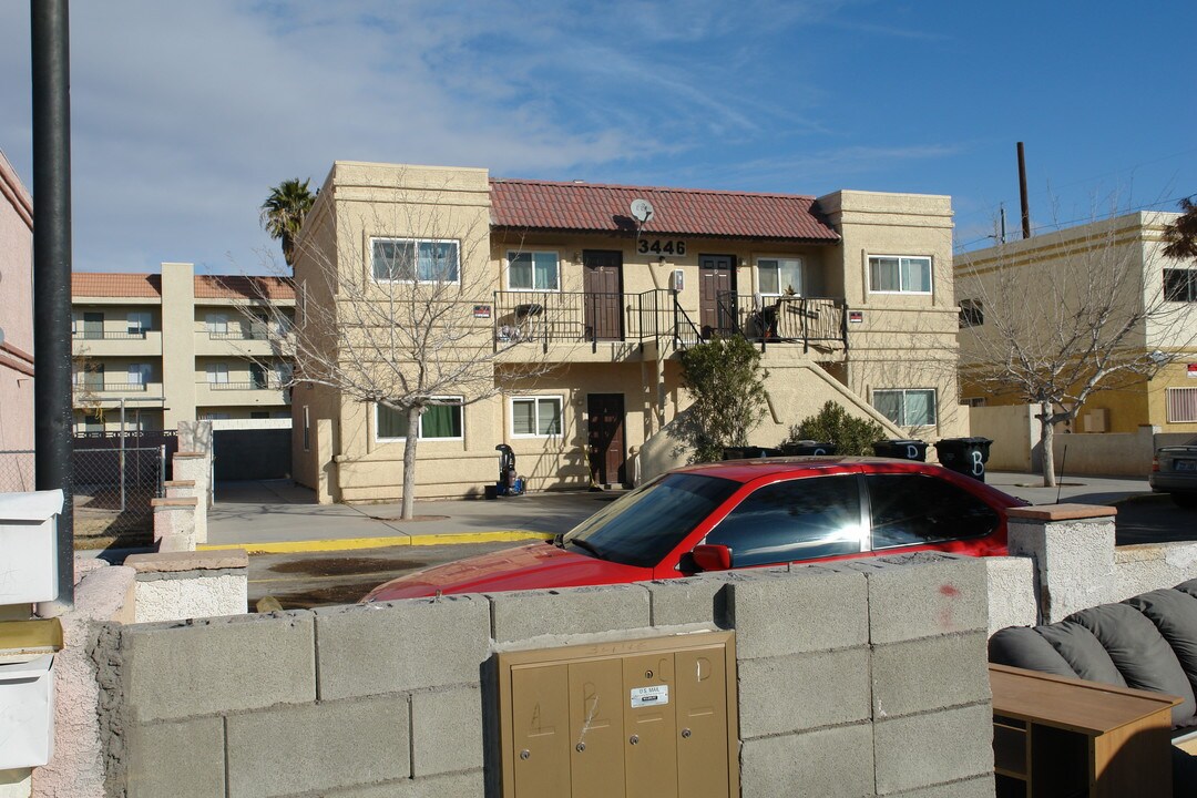 3446 E College View Ct in North Las Vegas, NV - Foto de edificio
