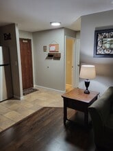 950 E Rue de la Banque, Unit 310 in Creve Coeur, MO - Building Photo - Building Photo