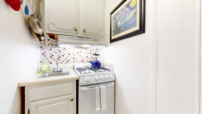 1253 Beacon St in Brookline, MA - Building Photo - Building Photo