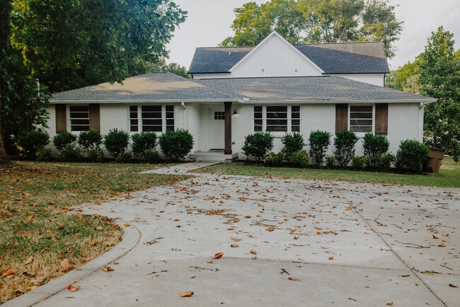 property at 1100 Grandview Dr