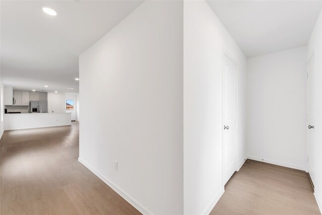 207 Forest W St